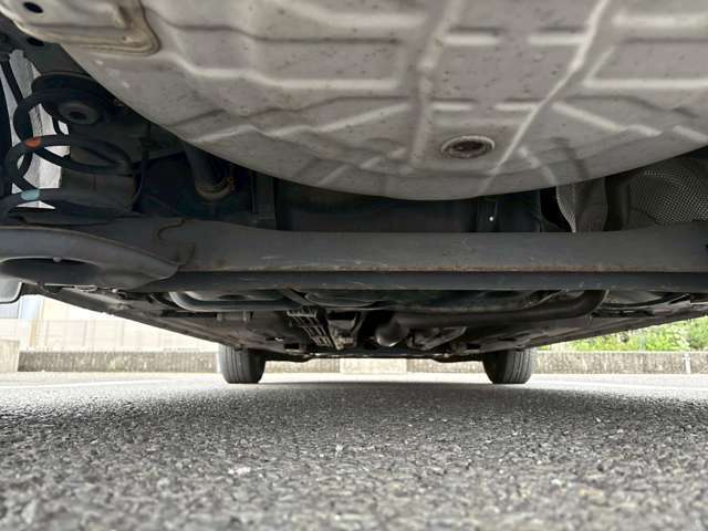 当社の展示車は全車両に車両状態説明書を掲示しております。修復歴の有無は勿論、ドア等の外板の交換歴の有無までも表示☆口頭説明では無く書面にてお渡ししております☆