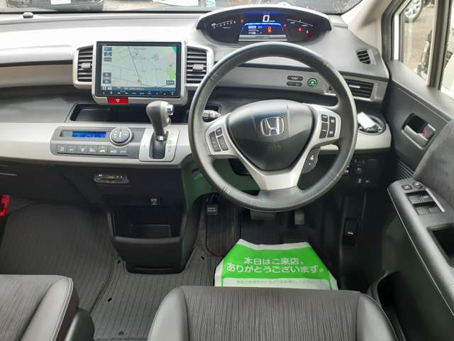 オシャレなインパネ周り♪運転中も大満足☆ダッシュボードも大きな傷やシミもなく綺麗ですね！内装のキレイなお車は気持ちがいいですし、コンディションのいい車が多いんです。