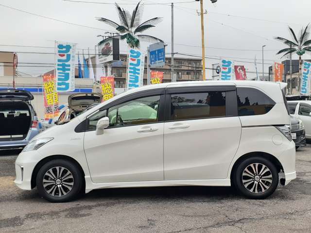 両側電動スライドドア完備で乗り降り楽々です！