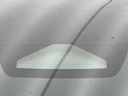 【トヨタセーフティセンス】走行中に前方の車両等を認識し、衝突しそうな時は警報とブレーキで衝突回避と被害軽減をアシスト。より安全にドライブをお楽しみいただけます。