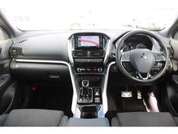 飽きのこないインテリアデザイン。小物入れなど嬉しい装備が満載です