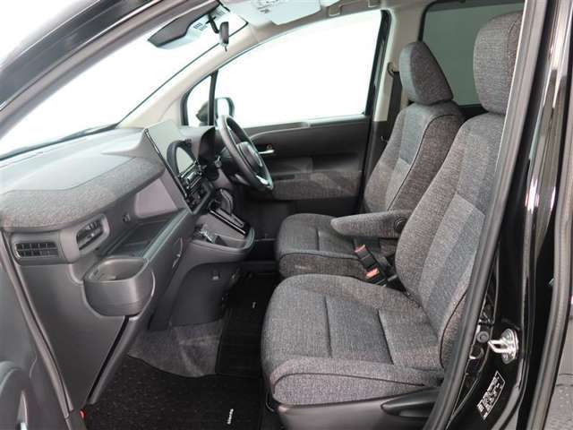 見通しのよいすっきりとした視界で、誰でも運転しやすいです。運転のしやすさは疲れにくさにも繋がりますよ♪