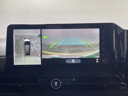 【アラウンドビューモニター】まるでクルマを真上から見下ろしたかのような視点で駐車をサポートします！クルマの斜め後ろや真横など、前後左右の4つのカメラの映像が合成されて、モニターに映し出されます。