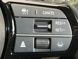 【ホンダセンシング】走行中に前方の車両等を認識し、衝突しそうな時は警報とブレーキで衝突回避と被害軽減をアシスト。より安全にドライブをお楽しみいただけます。