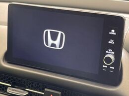 【純正ナビ】人気の純正ナビを装備しております。ナビの使いやすさはもちろん、オーディオ機能も充実！キャンプや旅行はもちろん、通勤や買い物など普段のドライブも楽しくなるはず♪