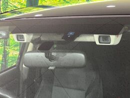 【アイサイトVer3】前方の車両等を検知し、衝突しそうな時は警報で注意を促し、ブレーキを踏む力をサポート。ブレーキを踏めなかった場合は衝突被害軽減ブレーキが作動、衝突回避をサポートします。