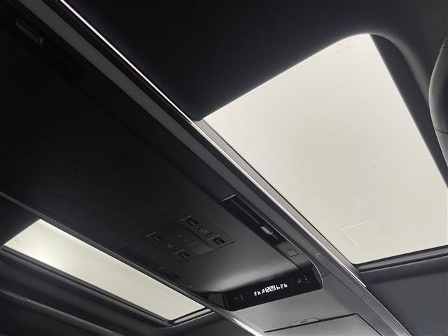 【サンルーフ】解放感溢れるサンルーフ♪車内には爽やかな風や太陽の穏やかな光が差し込みます♪