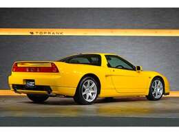 ご来店が難しいお客様にはLIVE商談でお車のご案内が可能です。詳細は店舗スタッフまでお問い合わせください。