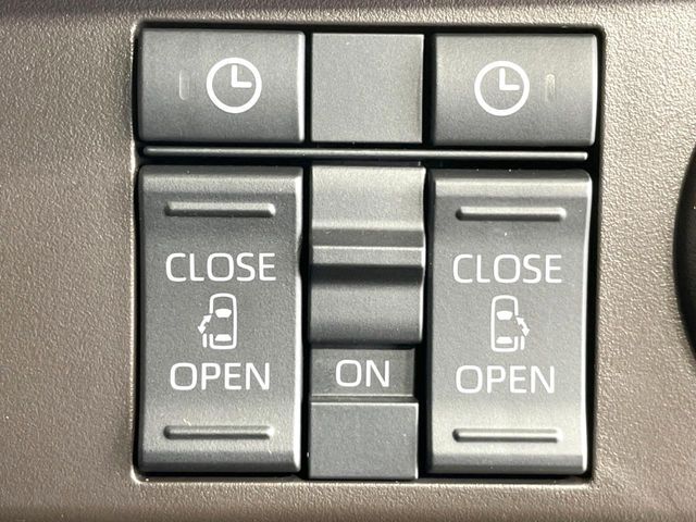 【両側パワースライドドア】スマートキーや運転席のスイッチで後席両側スライドドアの開閉が可能♪電動だから力を入れてドアを開ける必要が無く、小さなお子様でも簡単に開け閉めでき快適です♪