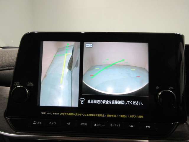 サイドブラインドカメラです。左前方を映します。巻き込みの確認ができますよ
