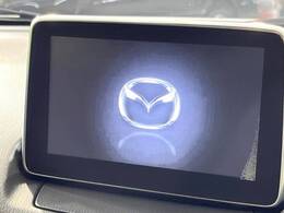 【マツダコネクトナビ】車内の雰囲気にマッチした一体型タイプのナビ。各種車輌設定やBluetooth再生等、様々な機能が楽しめます。直感的なダイヤル操作が可能で、使い勝手も良好です。