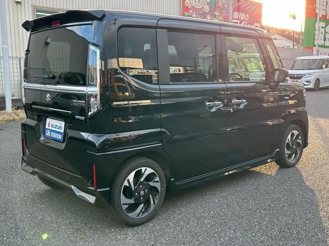 ブルーイッシュブラックパール3色のお車です。