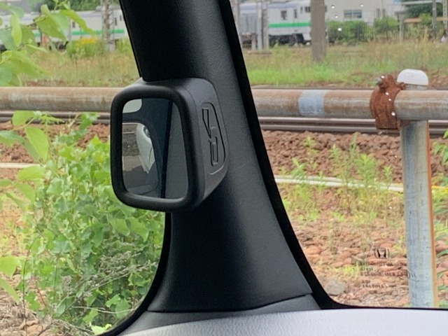運転席から車の左後ろが見え、視野が広がるので安全性が高いです。
