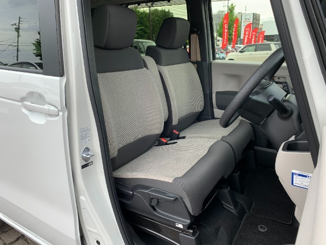 ツートンカラーでかわいらしいですね！快適に運転が楽しめるかもしれません！！