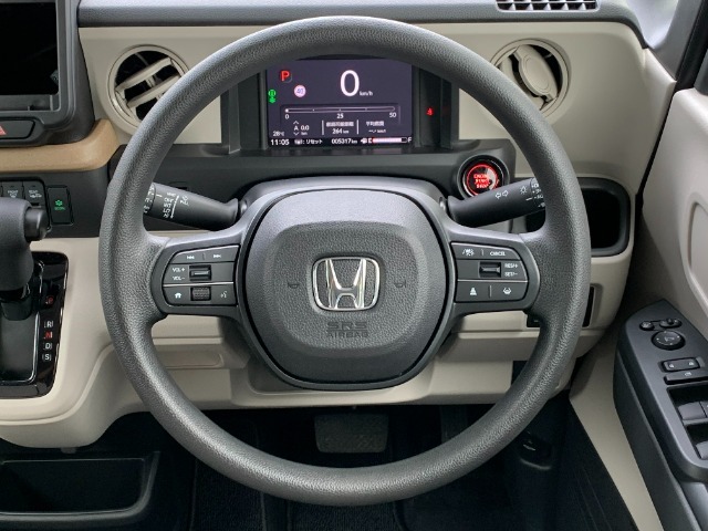 太すぎないので、女性も握りやすく運転しやすいですよ！