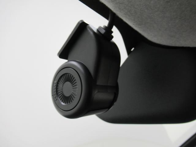 ダイハツ認定中古車は、「車両状態証明書」「約60項目の徹底点検・整備」「内装の徹底清掃と洗浄」「1年間無償保証（車両本体価格30万円以下の車両は3ヶ月または3000kmの保証）」が全車に付いています。