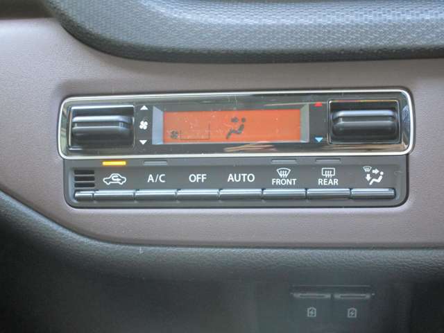 もちろんオートエアコンです！設定温度で車が自動で空調管理してくれます！