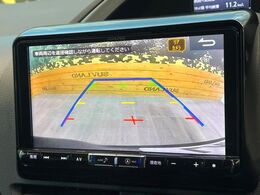 【バックカメラ】駐車時に後方がリアルタイム映像で確認できます。大型商業施設や立体駐車場での駐車時や、夜間のバック時に大活躍！運転スキルに関わらず、今や必須となった装備のひとつです！