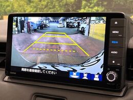 【バックカメラ】駐車時に後方がリアルタイム映像で確認できます。大型商業施設や立体駐車場での駐車時や、夜間のバック時に大活躍！運転スキルに関わらず、今や必須となった装備のひとつです！