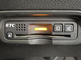 【ETC】有料道路を利用する際に料金所で停止することなく通過できる、ETC車載器（ノンストップ自動料金収受システム機器）が装備されています。セットアップを行うことで利用可能になります。