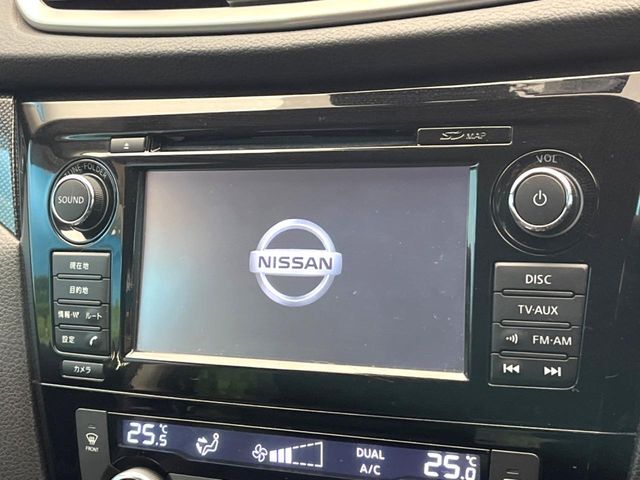 【メーカー純正ナビ】インテリアに溶け込むスタイリッシュな「専用設計」メーカーナビを装備♪視認性や操作性など基本性能にも優れ、より上質なカーライフをお楽しみいただけます。