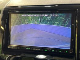 【バックカメラ】駐車時に後方がリアルタイム映像で確認できます。大型商業施設や立体駐車場での駐車時や、夜間のバック時に大活躍！運転スキルに関わらず、今や必須となった装備のひとつです！