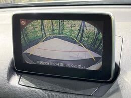 【バックカメラ】駐車時に後方がリアルタイム映像で確認できます。大型商業施設や立体駐車場での駐車時や、夜間のバック時に大活躍！運転スキルに関わらず、今や必須となった装備のひとつです！