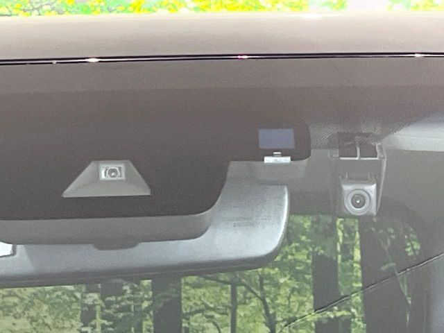 【トヨタセーフティセンス】走行中に前方の車両等を認識し、衝突しそうな時は警報とブレーキで衝突回避と被害軽減をアシスト。より安全にドライブをお楽しみいただけます。