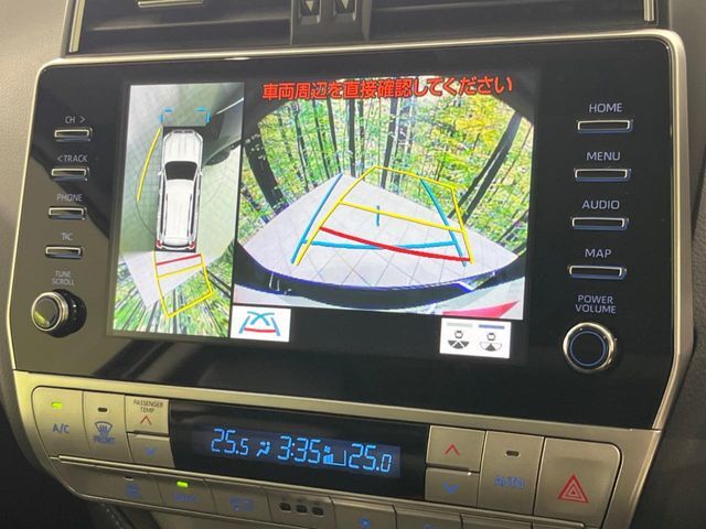 【パノラミックビューモニター】専用のカメラにより、上から見下ろしたような視点で360度クルマの周囲を確認することができます☆死角部分も確認しやすく、狭い場所での切り返しや駐車もスムーズに行えます。