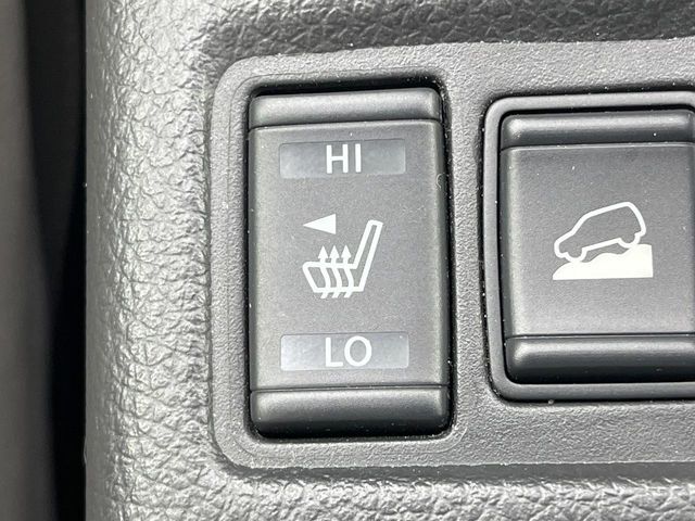 【シートヒーター】寒い日に重宝するシートヒーター！エアコンより早く温まってくれるので寒がりの人も安心ですね♪エアコンの温風は乾燥するから苦手、という方にもをおすすめです。