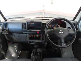 運転席・助手席エアバック標準装備安心です。