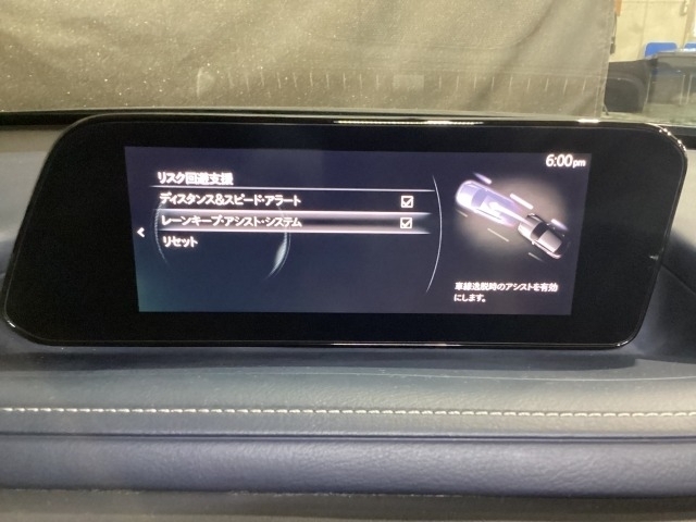 ハンドル操作をアシストすることにより車線からの逸脱回避を支援します。