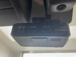 【　ドライブレコーダー　】運転中の記録を残します。事故などを起こした起こされた時の証拠を残します。