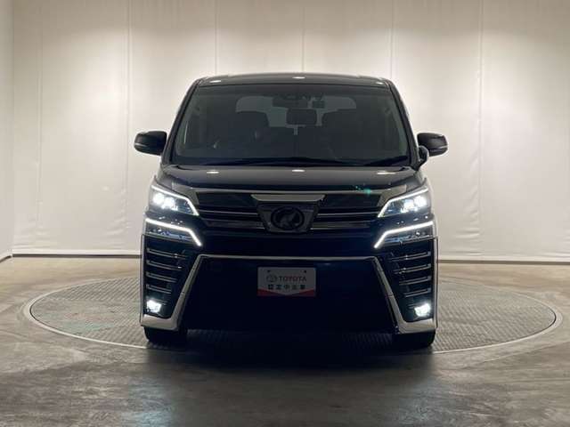 明るいLEDライトで、暗い夜道の運転も快適に。