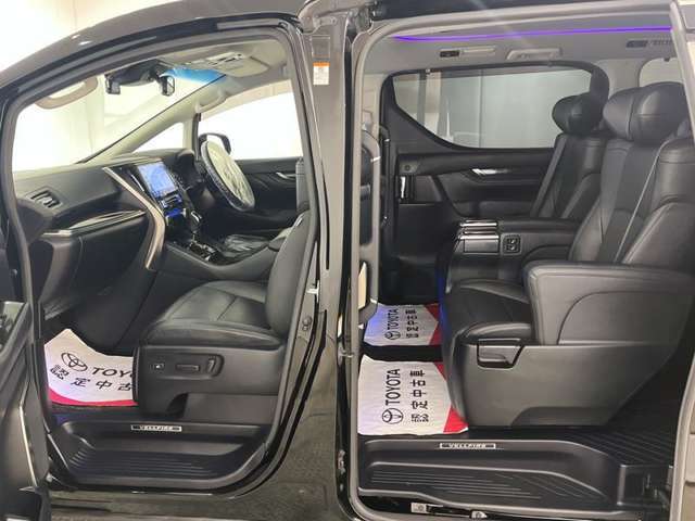 広い空間で乗り降りがラクラク！街乗りでもスイスイ！運転しやすいお車です。