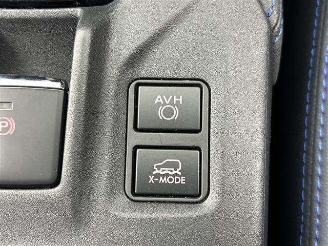 【快適温熱シート（シートヒーター）】寒い日はもちろん、夏の冷房中にも効果を発揮します。長時間座っていると負担のかかりやすい背中や腰、寒い日に冷えやすい脚部を暖めます！温度調節機能もあります。