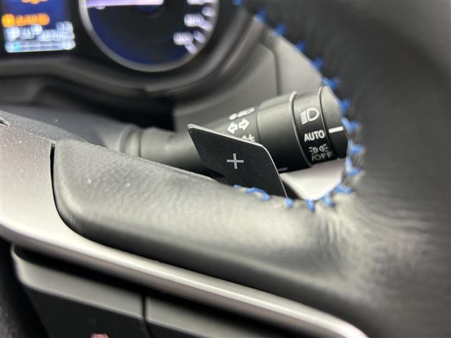 【快適温熱シート（シートヒーター）】寒い日はもちろん、夏の冷房中にも効果を発揮します。長時間座っていると負担のかかりやすい背中や腰、寒い日に冷えやすい脚部を暖めます！温度調節機能もあります。