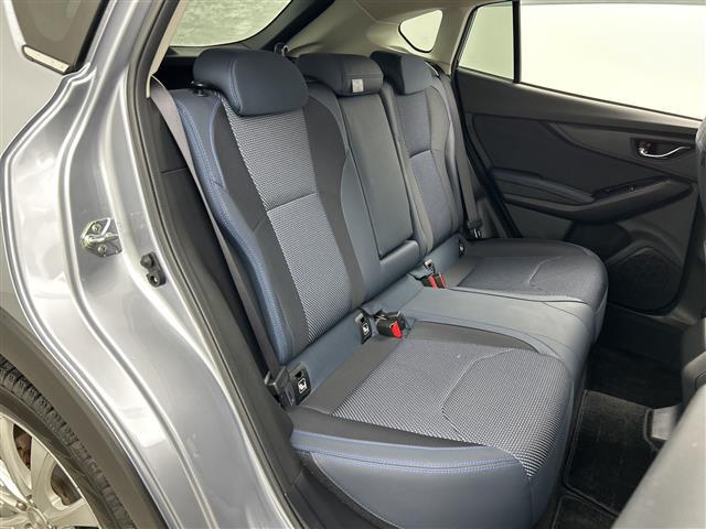 【後部座席】後席もゆったりドライブを楽しめます。ガリバーでご購入いただきましたら、内外装はプロこだわりのクリーニングで清潔なおクルマでご納車させていただきます！店舗での現車確認も承っています！