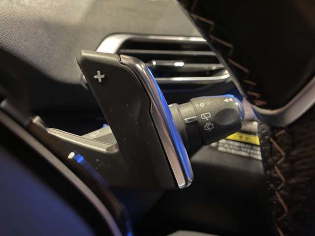 輸入車ディーラー採用のドライブレコーダーも選べます。万が一の事故の際のお守りとしていかがでしょうか？その他様々なオプションをご用意しております。