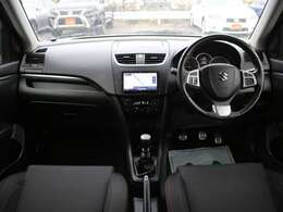 すっきりとしたスイフトらしいデザインのダッシュ回り！フロントビューの視認性もよく運転しやすいと思います★