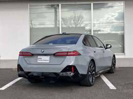 Emergency Service 365日24時間体制で、万一の故障などのトラブルに対応。応急処置のアドバイスのみならず、保証期間中は出張修理やレッカーなどの手配、さらにはお客様の代替交通手段やホテルの確保を行います。