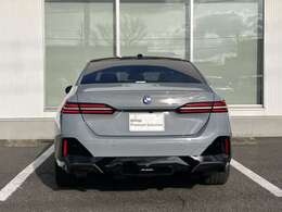 安心のネットワーク。全国187箇所（2025年2月現在）のBMW正規ディーラーのサービスセンターで整備・保証修理を受けることができます。