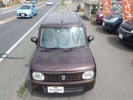 大きな傷凹みもなくキレイな車です！