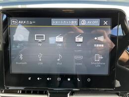 車の前後左右に4つのカメラを設置。車を真上から見たような映像を映し出してくれるカーナビゲーション付。