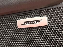 【BOSEサウンドシステム】メーカーオプションの高品位サウンドシステムを搭載。専用のチューニングが施された大小様々なスピーカーから良質なサウンドが奏でられ、臨場感あふれる音響空間を演出します。