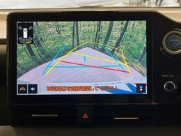【バックカメラ】駐車時に後方がリアルタイム映像で確認できます。大型商業施設や立体駐車場での駐車時や、夜間のバック時に大活躍！運転スキルに関わらず、今や必須となった装備のひとつです！