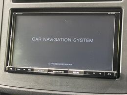 【ナビゲーション】目的地までしっかり案内してくれる使いやすいナビ。Bluetooth接続すればお持ちのスマホやMP3プレイヤーの音楽を再生可能！毎日の運転がさらに楽しくなります！！