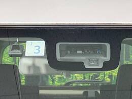 【スズキ　セーフティサポート】走行中に前方の車両等を認識し、衝突しそうな時は警報とブレーキで衝突回避と被害軽減をアシスト。より安全にドライブをお楽しみいただけます。