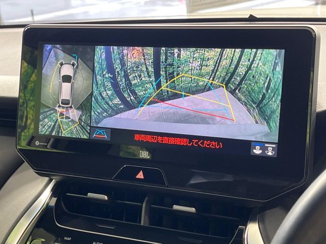 【パノラミックビューモニター】専用のカメラにより、上から見下ろしたような視点で360度クルマの周囲を確認することができます☆死角部分も確認しやすく、狭い場所での切り返しや駐車もスムーズに行えます。