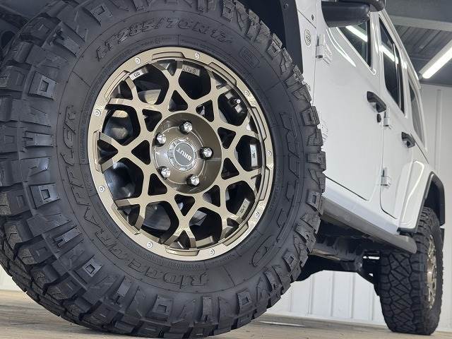 NITTOタイヤ RIDGE GRAPPLER タイヤの状態も良好です。BRUT17インチアルミが装備されております。